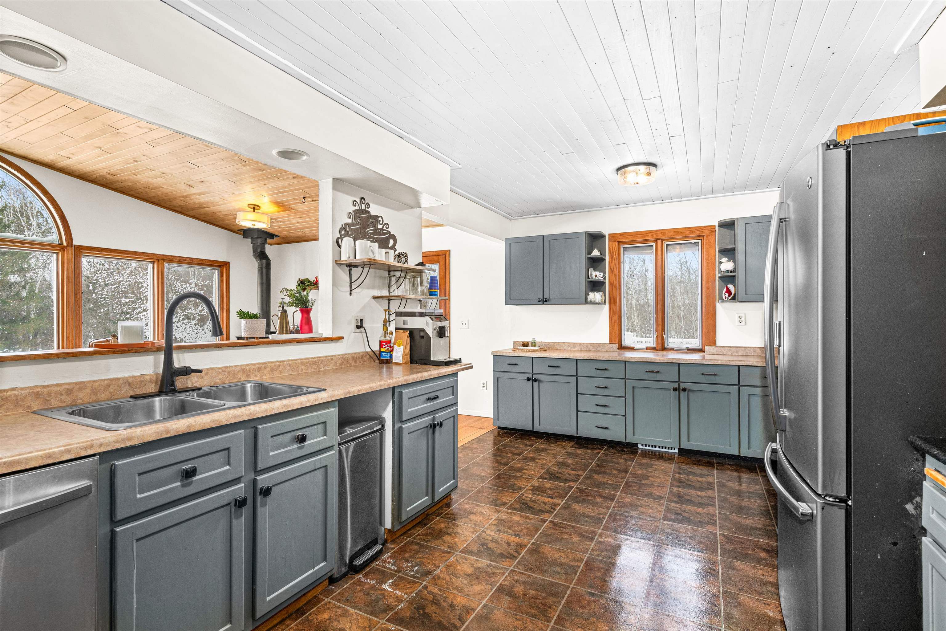3325 Strand Road Duluth, MN 55803 - Photo 12 of 33 Kitchen featuring open concept revealed with view of bright living area w/ sun from southern facing windows.