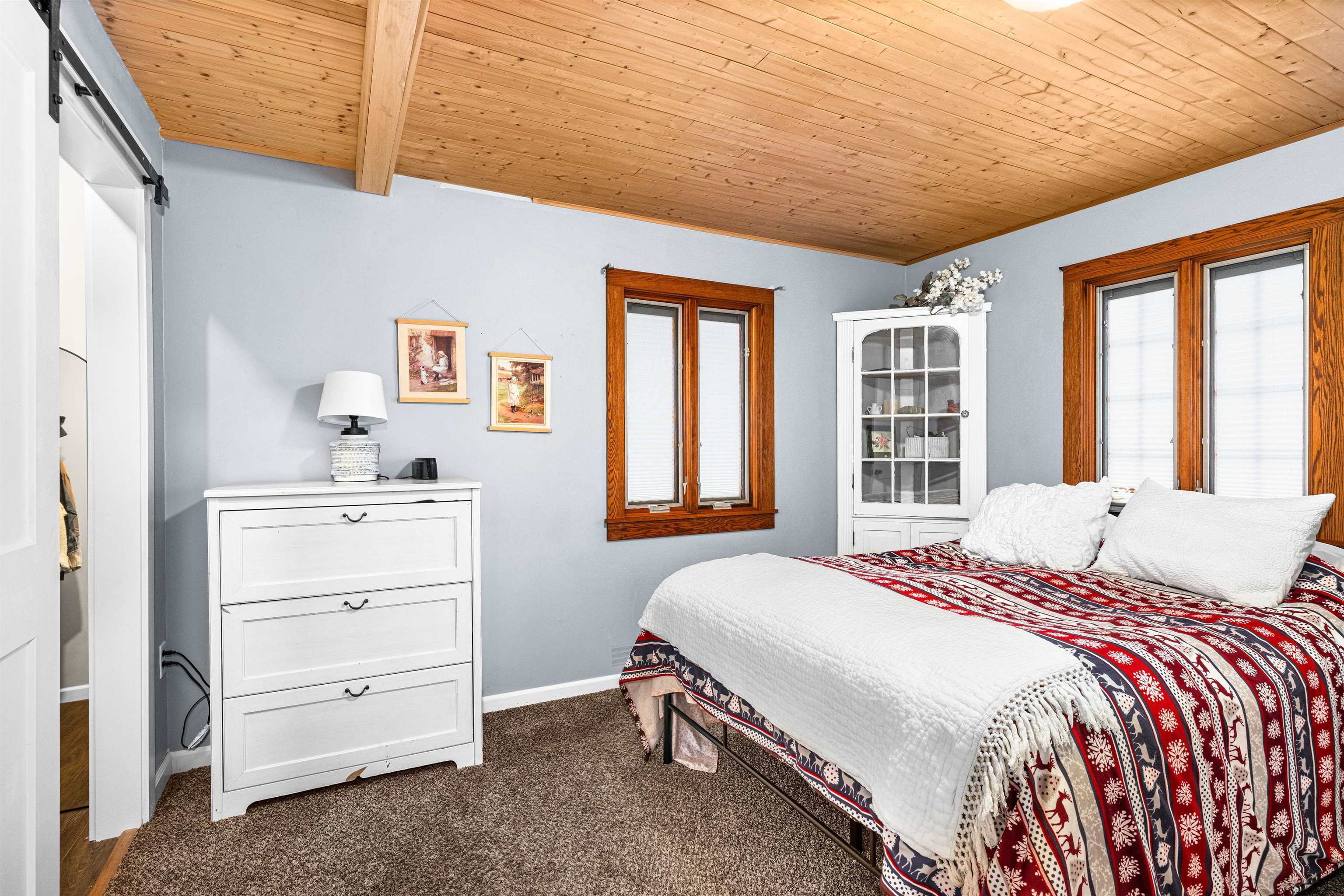 3325 Strand Road Duluth, MN 55803 - Photo 17 of 33 Inviting primary bedroom featuring natural wood ceiling, walk-in closet & master 3/4 bath.