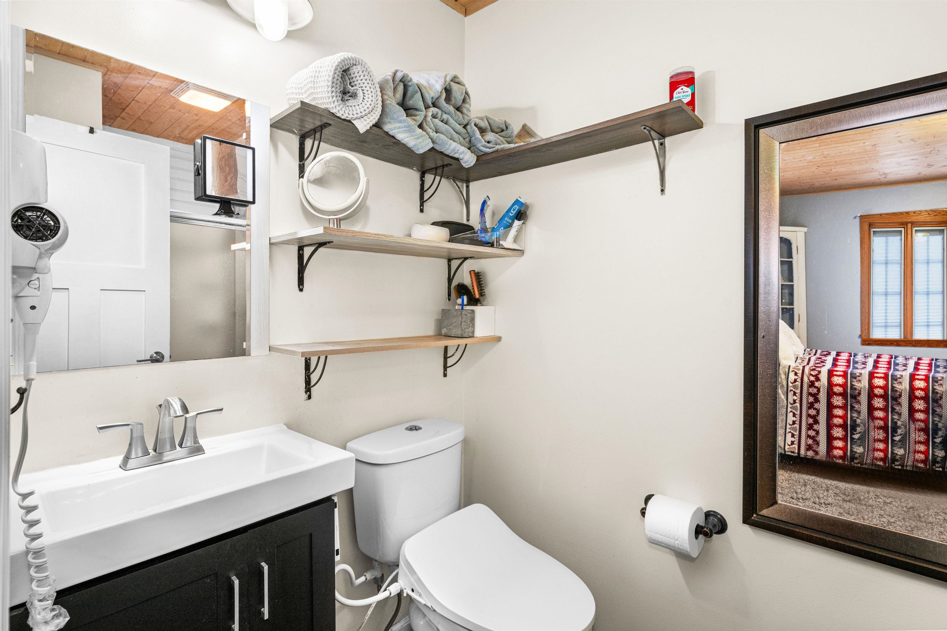 3325 Strand Road Duluth, MN 55803 - Photo 19 of 33 Master bathroom.