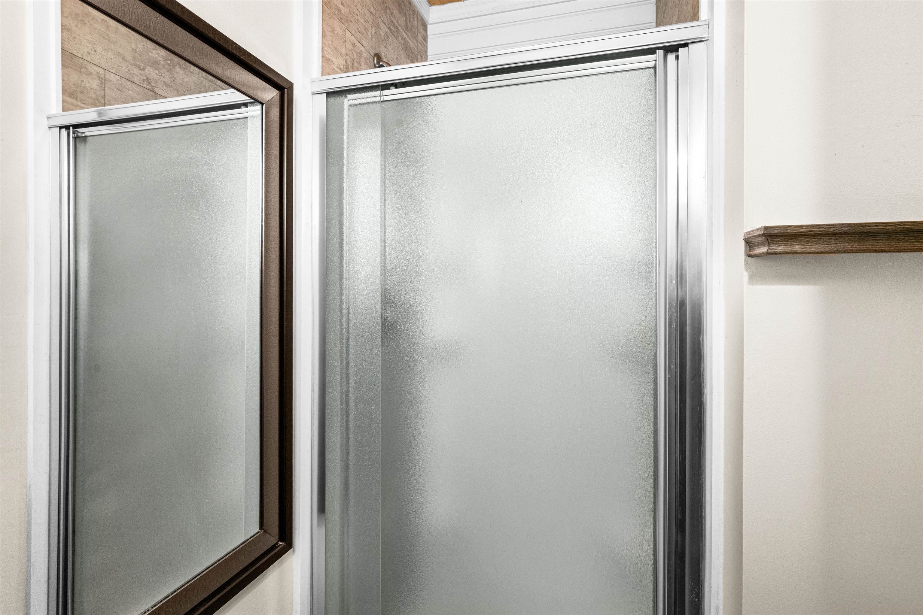 3325 Strand Road Duluth, MN 55803 - Photo 20 of 33 Complete master bath w/shower.