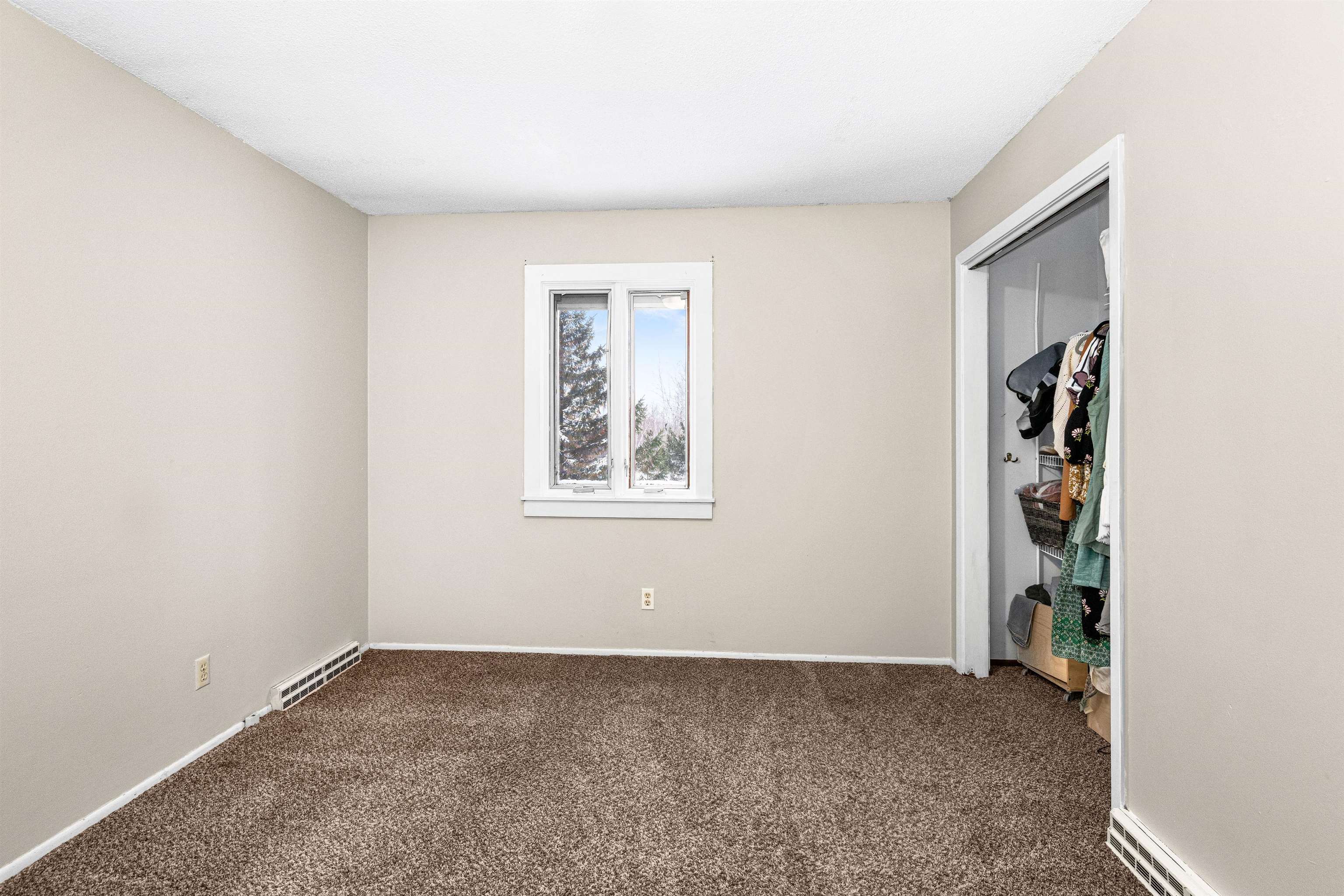 3325 Strand Road Duluth, MN 55803 - Photo 23 of 33 Unfurnished bedroom carpeted & located near full bathroom.