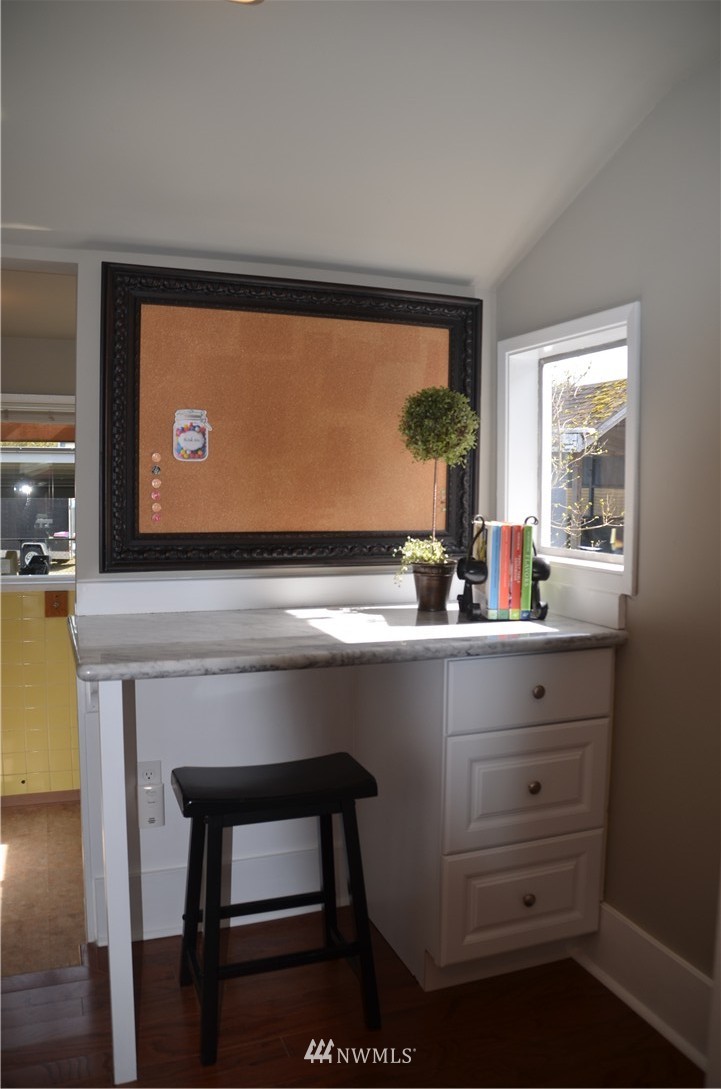 3024 62nd Avenue Southwest Seattle, WA 98116 - Photo 11 of 23 Gallery Image 11
