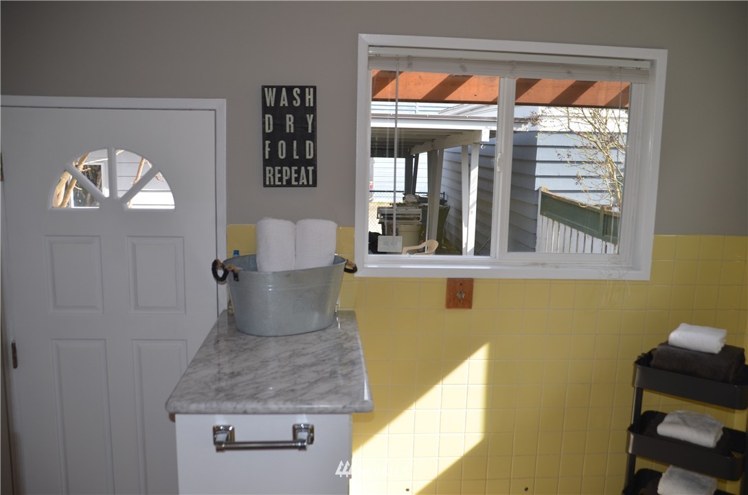 3024 62nd Avenue Southwest Seattle, WA 98116 - Photo 12 of 23 Gallery Image 12