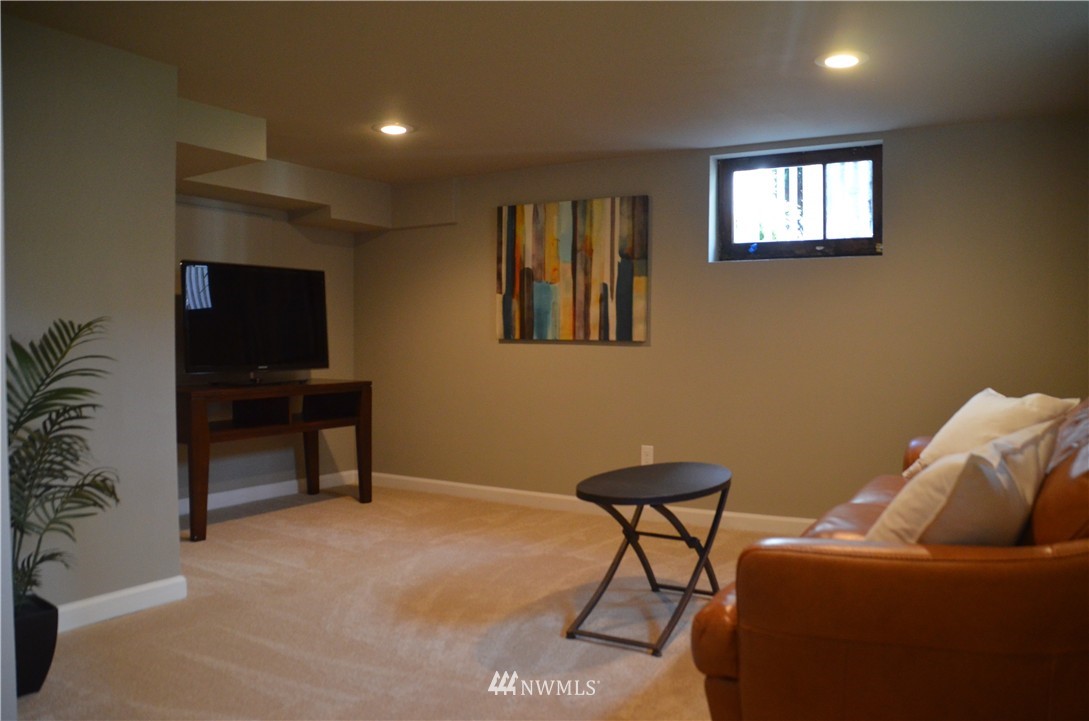 3024 62nd Avenue Southwest Seattle, WA 98116 - Photo 14 of 23 Gallery Image 14