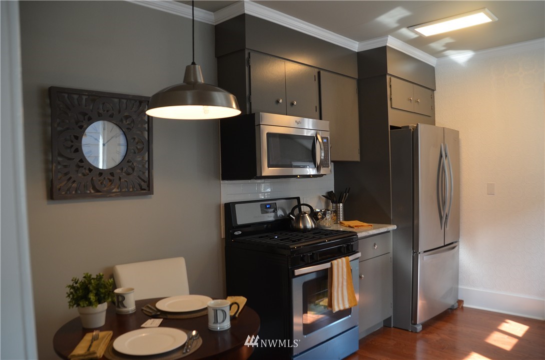 3024 62nd Avenue Southwest Seattle, WA 98116 - Photo 8 of 23 Gallery Image 8