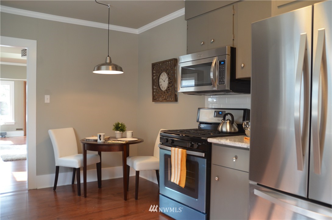 3024 62nd Avenue Southwest Seattle, WA 98116 - Photo 10 of 23 Gallery Image 10