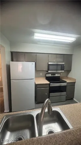 $1,450 | 8101 West Flamingo Road, Unit 2110, Las Vegas, NV 89147
