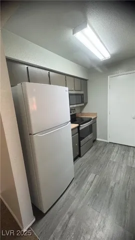 $1,450 | 8101 West Flamingo Road, Unit 2110, Las Vegas, NV 89147