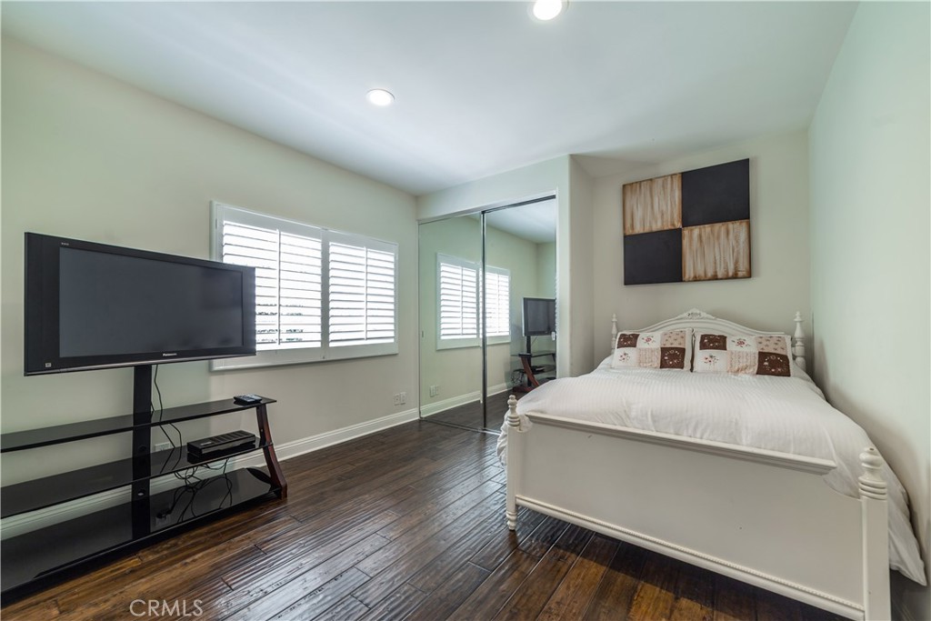4461 Stern Avenue Sherman Oaks, CA 91423 - Photo 30 of 62 a bedroom with a bed and a flat screen tv