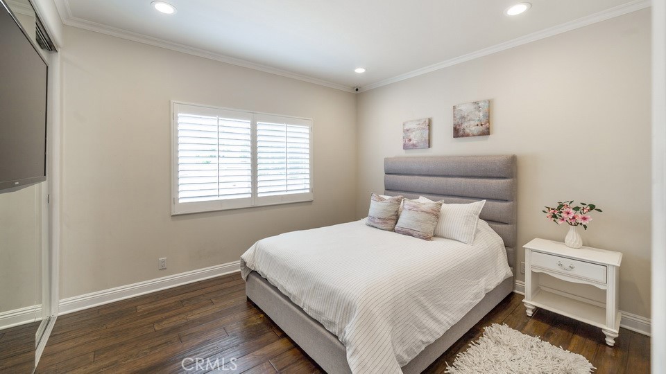 4461 Stern Avenue Sherman Oaks, CA 91423 - Photo 54 of 62 a bedroom with a bed and a dresser