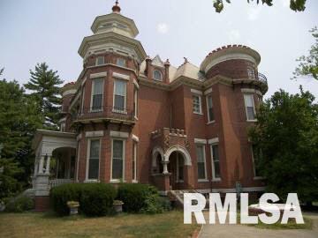 300 East Main Street Carmi, IL 62821 - Photo 1 of 16