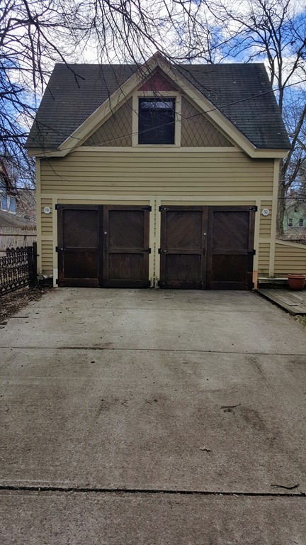 198 Florida Street Springfield, MA 01109 - Photo 2 of 21 Gallery Image 2