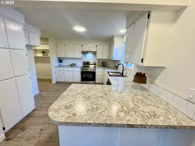 $525,000 | 73345 Apiary Road, Rainier, OR 97048