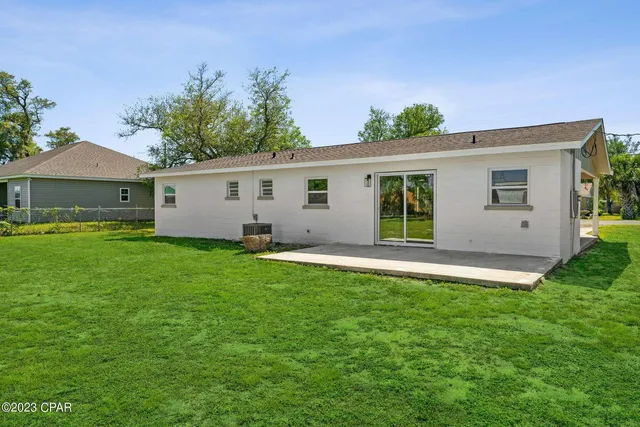 a view of a house with a backyard