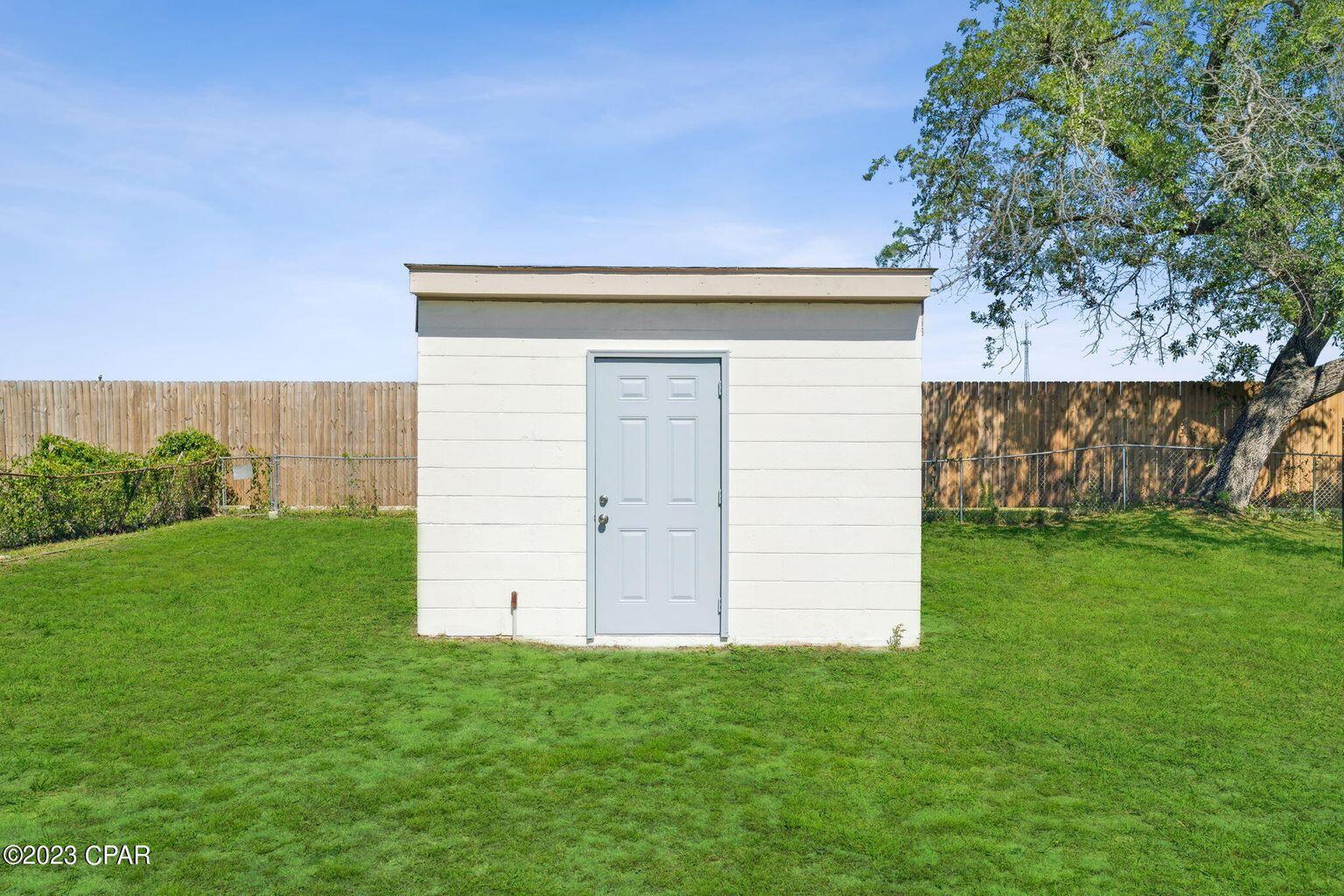 1029 Ethlyn Road Panama City, FL 32404 - Photo 28 of 29 a view of a backyard