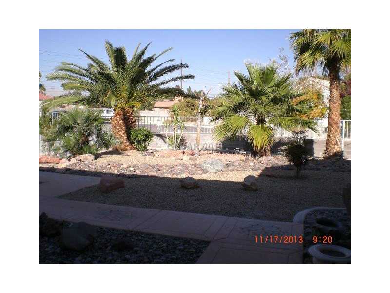 2855 Westwind Road Las Vegas, NV 89146 - Photo 15 of 32 Yard/Garden.