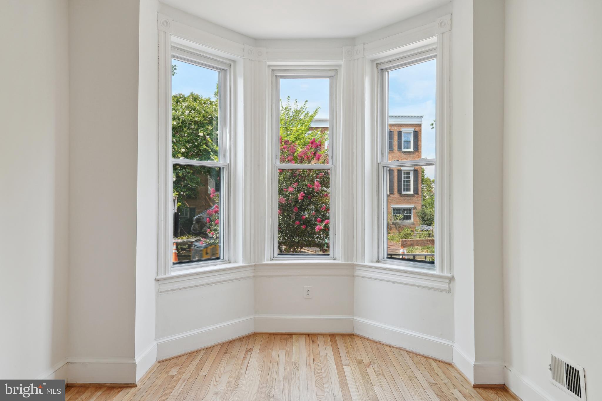 329 Constitution Avenue Northeast Washington, DC 20002 - Photo 31 of 62 an empty room with windows
