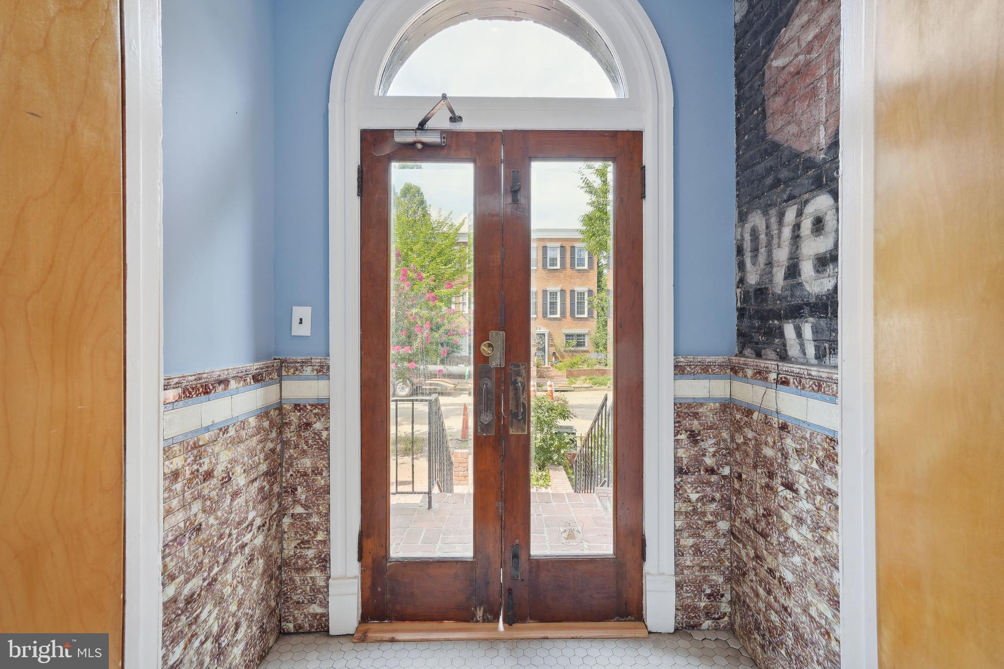 329 Constitution Avenue Northeast Washington, DC 20002 - Photo 5 of 62 Front Foyer