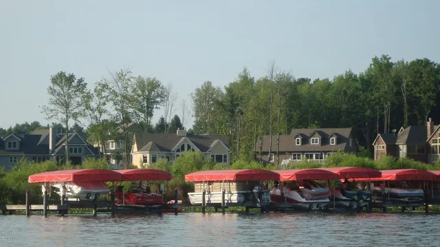 $85,000 | 8655 Heron, Unit 32, Watervliet, MI 49098