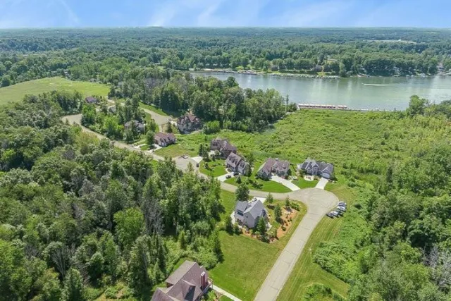 $85,000 | 8655 Heron, Unit 32, Watervliet, MI 49098