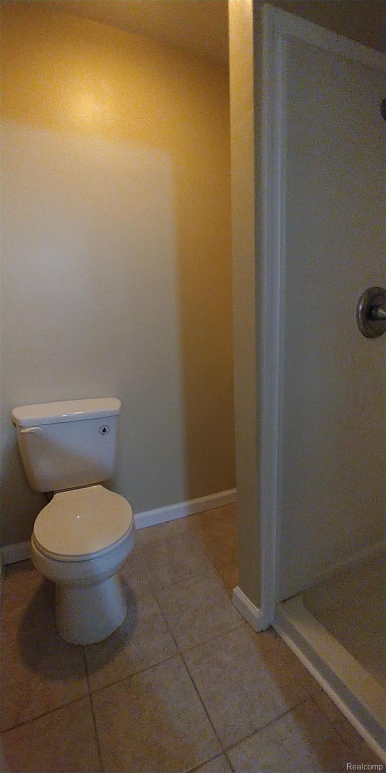 10526 Skeman Road Brighton, MI 48114 - Photo 27 of 35 Bathroom 2b.jpg