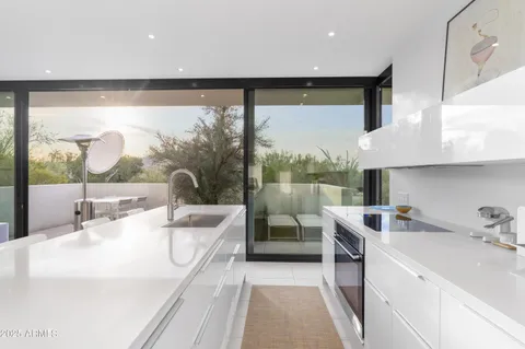 $2,999,000 | 7915 East Primrose Path, Carefree, AZ 85377