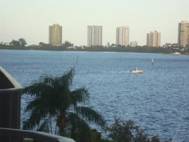 $377,000 | 801 Lake Shore Drive, Unit 414, Lake Park, FL 33403