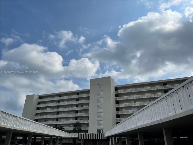 $377,000 | 801 Lake Shore Drive, Unit 414, Lake Park, FL 33403