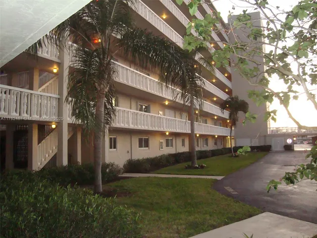$377,000 | 801 Lake Shore Drive, Unit 414, Lake Park, FL 33403