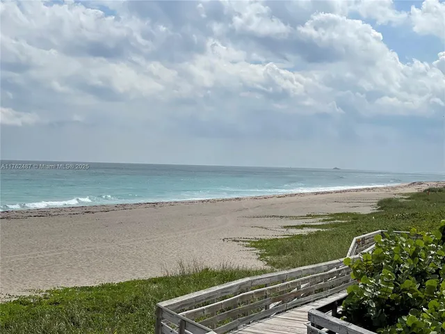 $377,000 | 801 Lake Shore Drive, Unit 414, Lake Park, FL 33403