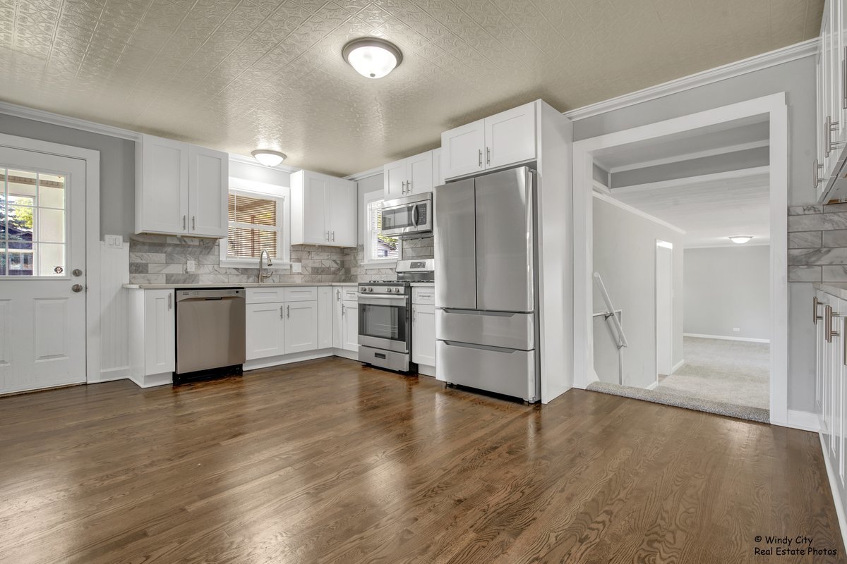 980 Country Club Road Lake Zurich, IL 60047 - Photo 3 of 11 Gallery Image 3