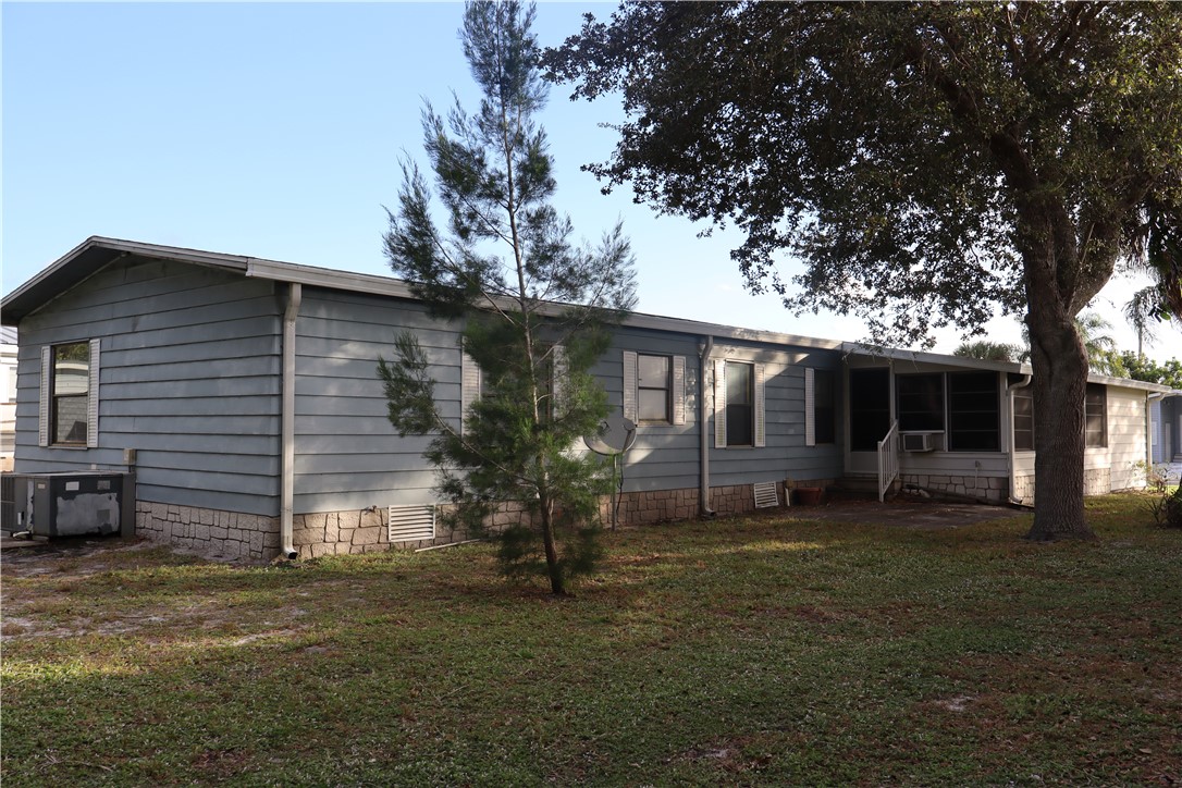 1020 Sebastian Road Barefoot Bay, FL 32976 - Photo 8 of 31 Gallery Image 8