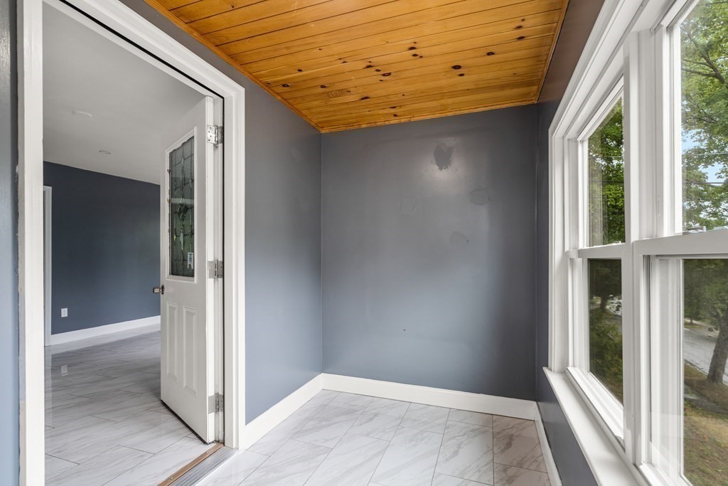 38 Indian Hill Road Worcester, MA 01606 - Photo 4 of 33 Gallery Image 4