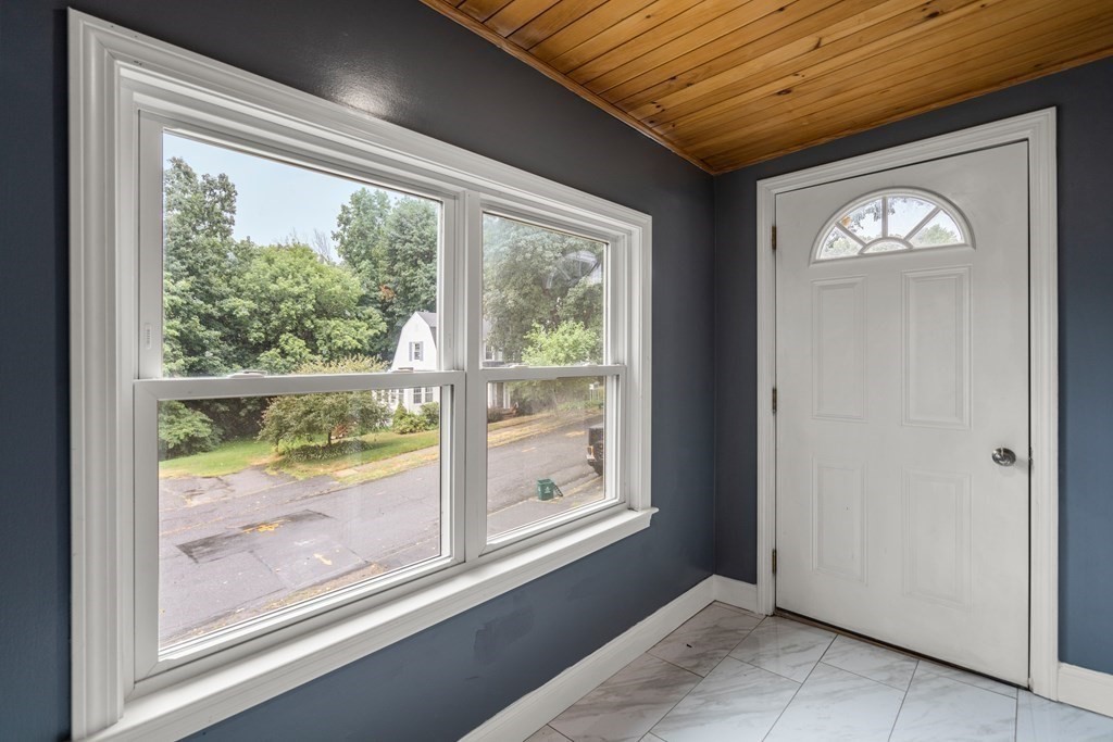 38 Indian Hill Road Worcester, MA 01606 - Photo 5 of 33 Gallery Image 5