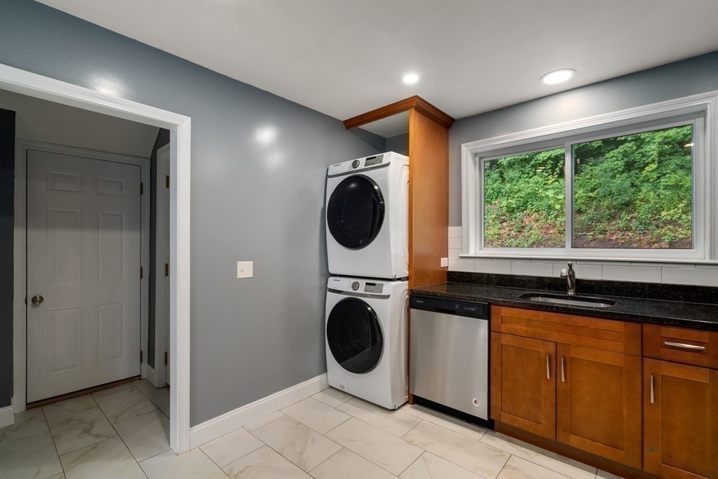 38 Indian Hill Road Worcester, MA 01606 - Photo 9 of 33 Gallery Image 9