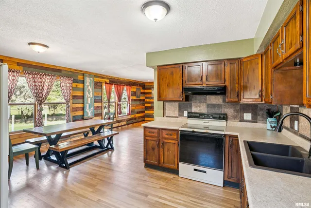 $489,900 | 1374 290th Avenue, Charlotte, IA 52731