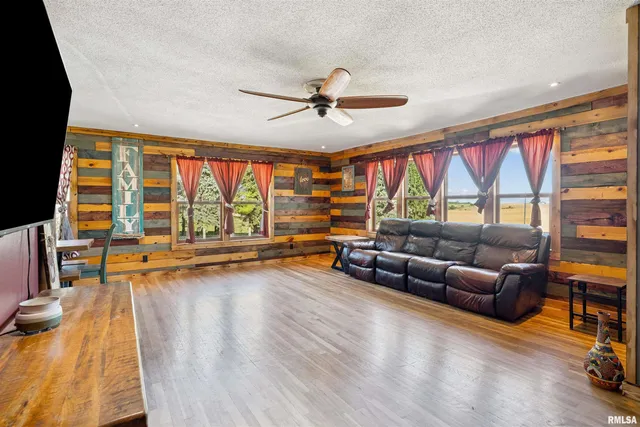 $489,900 | 1374 290th Avenue, Charlotte, IA 52731