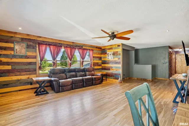 $489,900 | 1374 290th Avenue, Charlotte, IA 52731