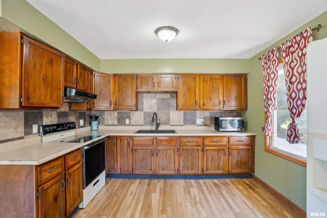 $489,900 | 1374 290th Avenue, Charlotte, IA 52731