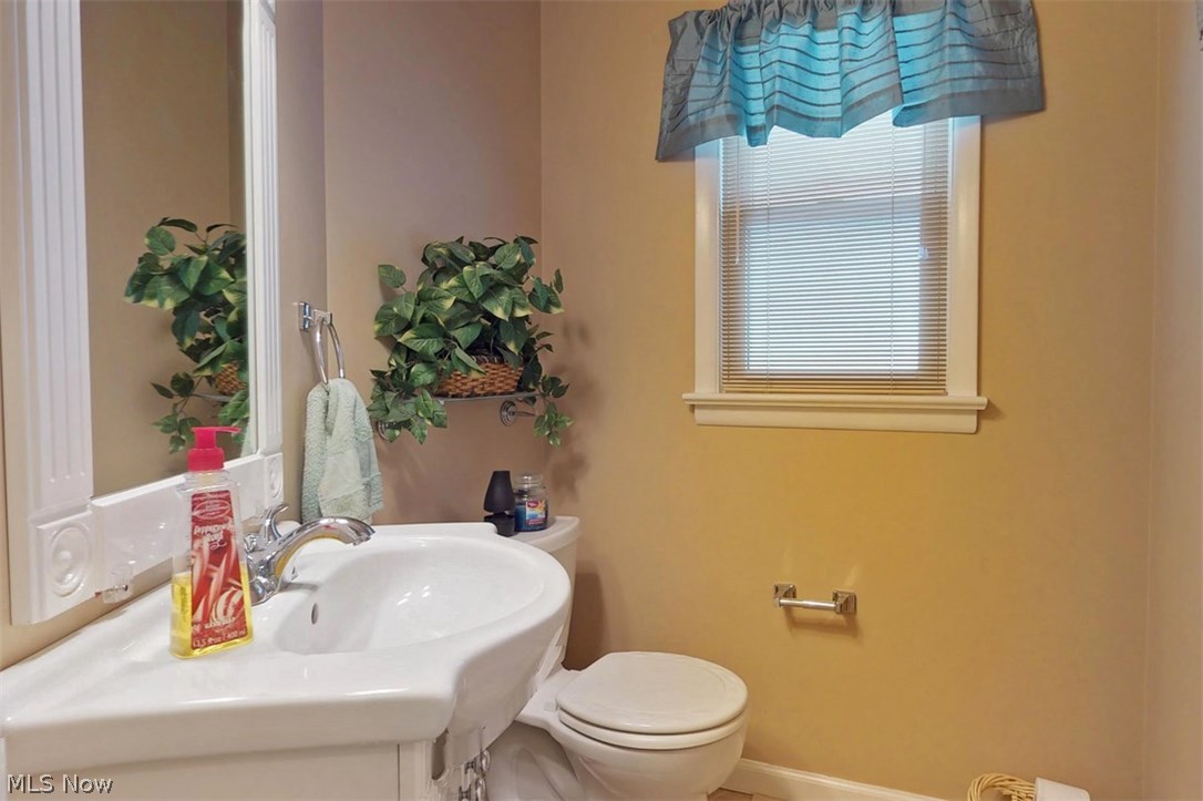 1559 Edgefield Road Lyndhurst, OH 44124 - Photo 16 of 29