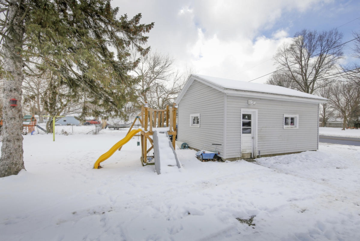 816 Pealer Street Three Rivers, MI 49093 - Photo 15 of 17 816 Pealer St-116