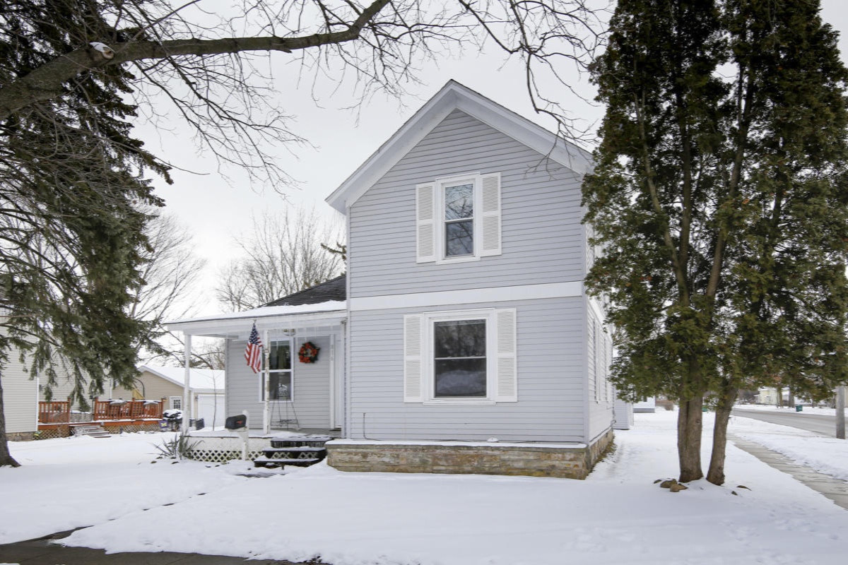 816 Pealer Street Three Rivers, MI 49093 - Photo 2 of 17 816 Pealer St-102