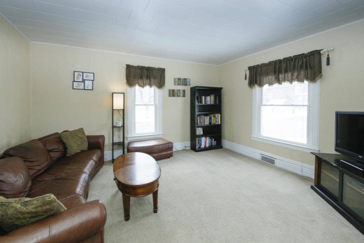 816 Pealer Street Three Rivers, MI 49093 - Photo 3 of 17 816 Pealer St-103