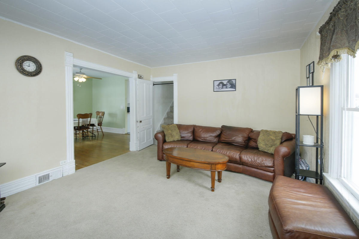 816 Pealer Street Three Rivers, MI 49093 - Photo 4 of 17 816 Pealer St-104
