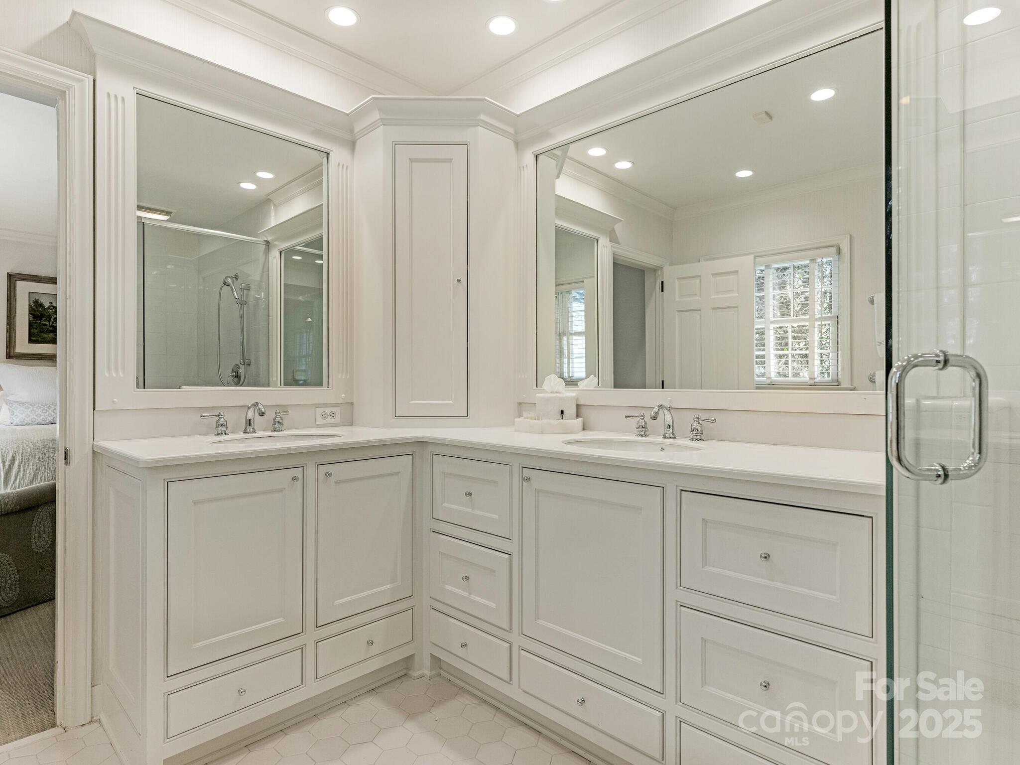 1136 Bolling Road Charlotte, NC 28207 - Photo 17 of 35 Gallery Image 17