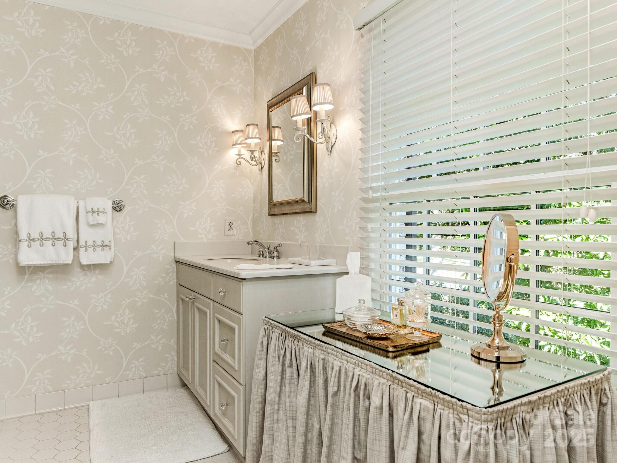 1136 Bolling Road Charlotte, NC 28207 - Photo 20 of 35 Gallery Image 20