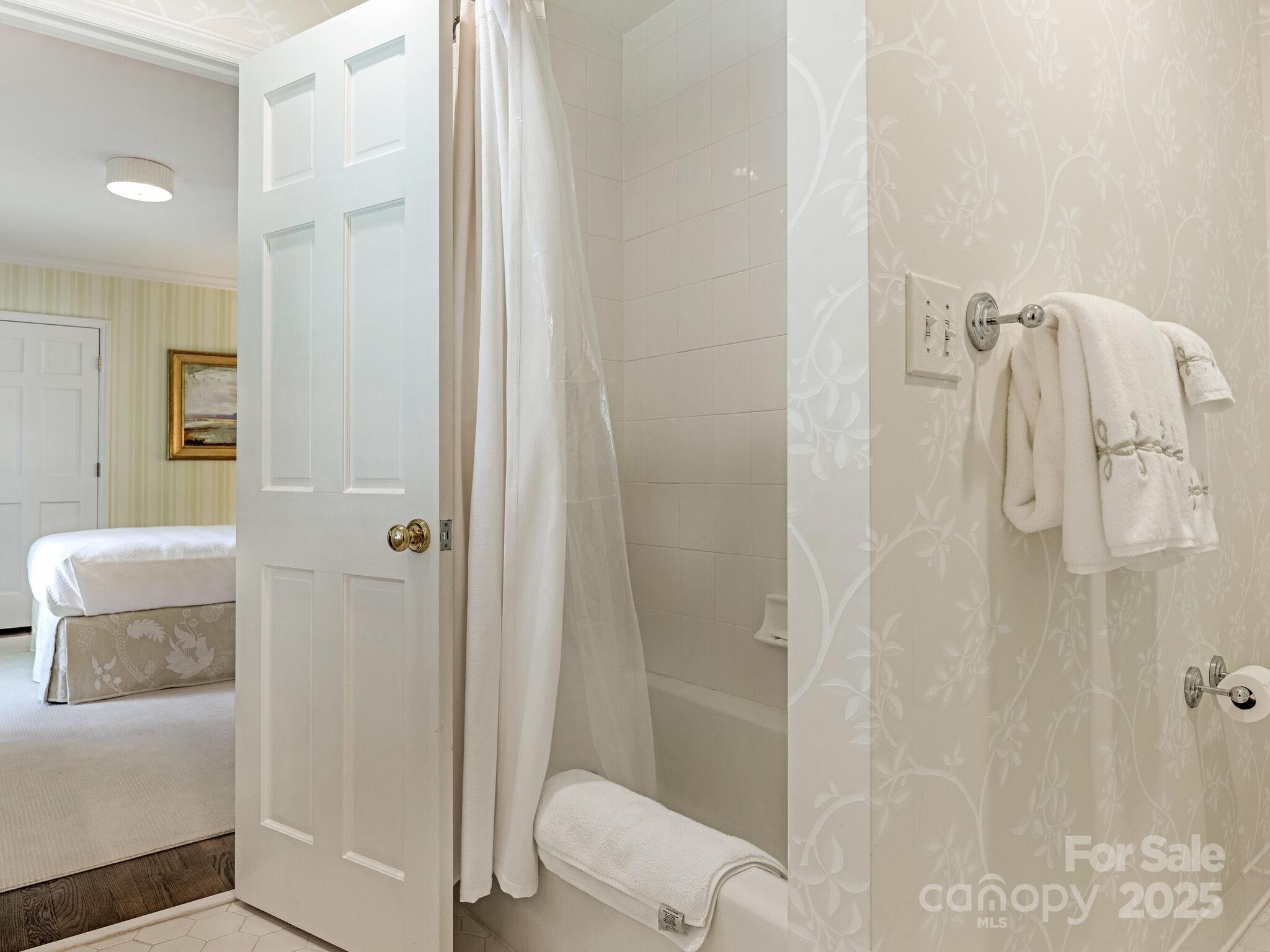 1136 Bolling Road Charlotte, NC 28207 - Photo 21 of 35 Gallery Image 21