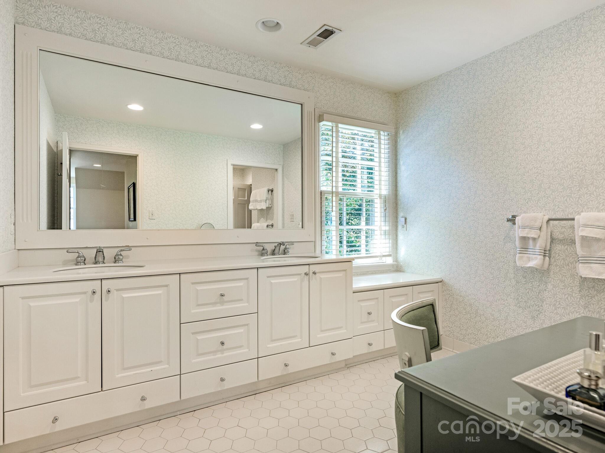 1136 Bolling Road Charlotte, NC 28207 - Photo 24 of 35 Gallery Image 24