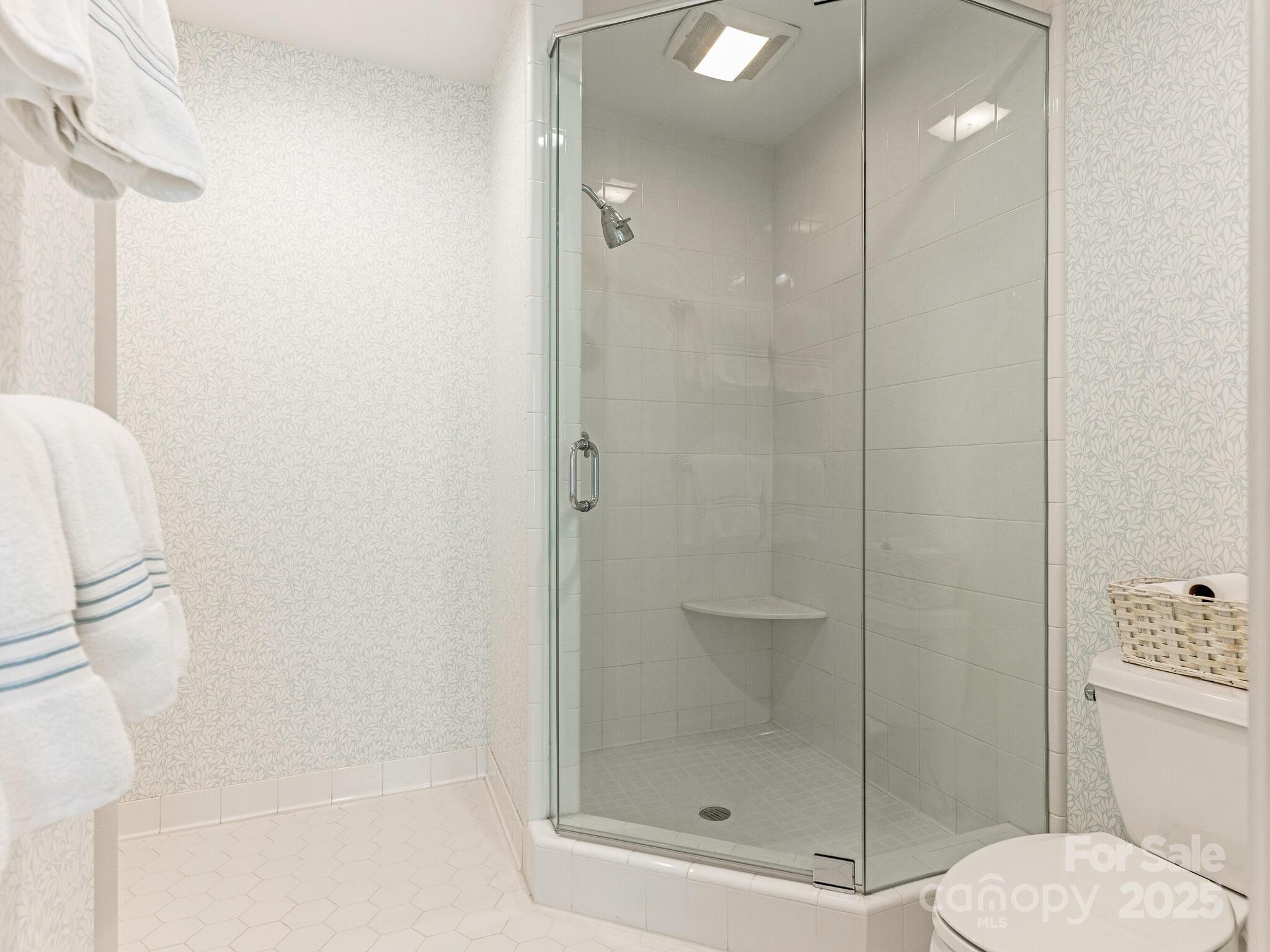 1136 Bolling Road Charlotte, NC 28207 - Photo 25 of 35 Gallery Image 25