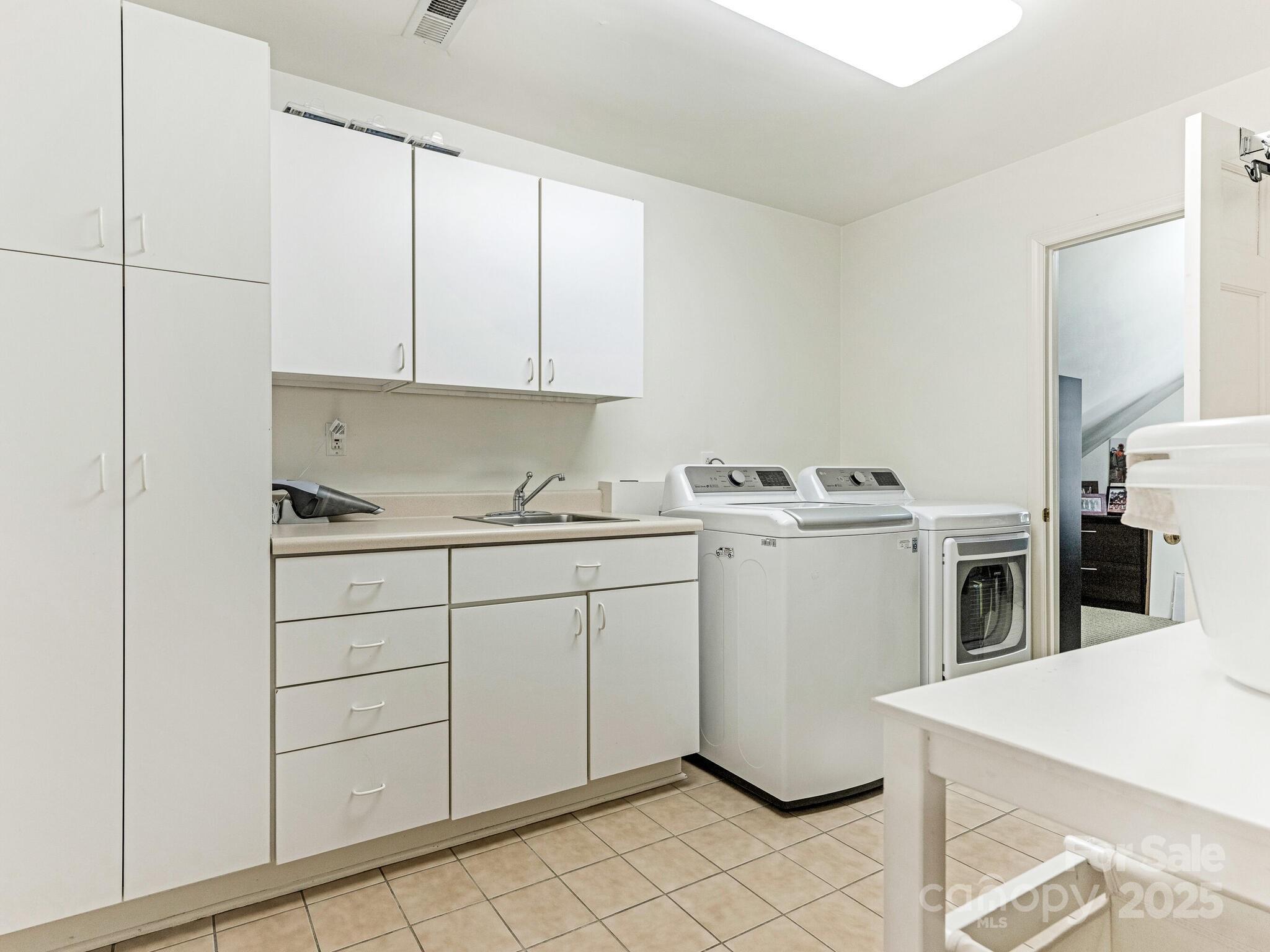 1136 Bolling Road Charlotte, NC 28207 - Photo 28 of 35 Gallery Image 28